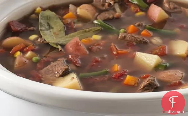 Zuppa di manzo vegetale a cottura lenta