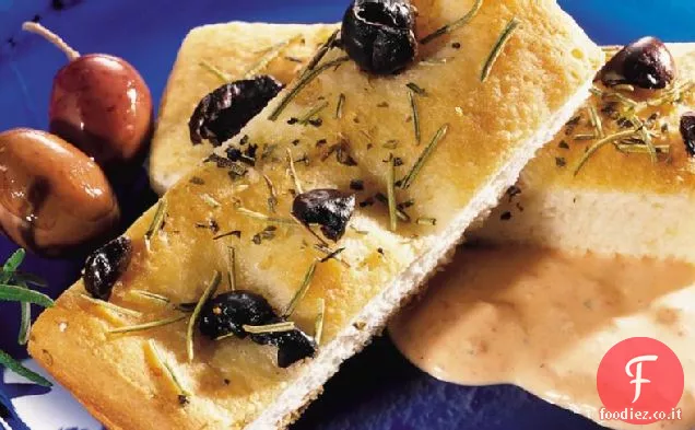 Focaccia alle olive con salsa al peperone arrosto