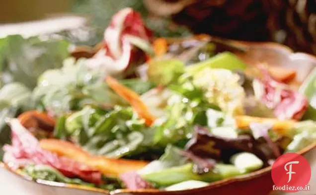 Insalata di campo con salsa di soia calda