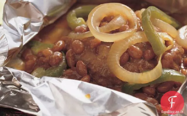 Pacchetti di fagioli e hamburger alla griglia del vecchio West
