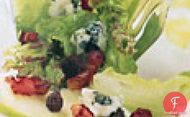 Mela, Roquefort e lattuga a foglia rossa con crostini di Pumpernickel