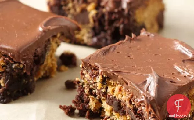 Brownies di pasta biscotto con gocce di cioccolato