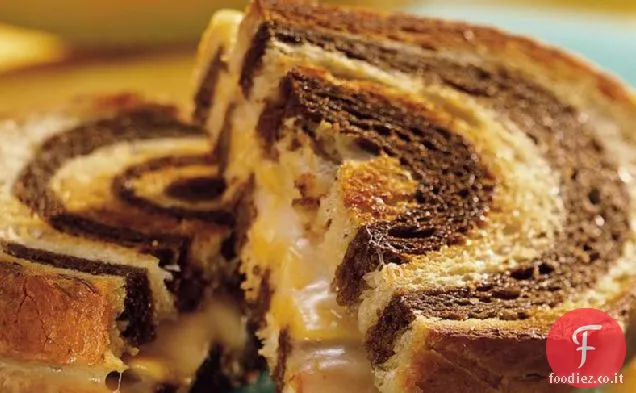 Panini al formaggio alla griglia a due piani