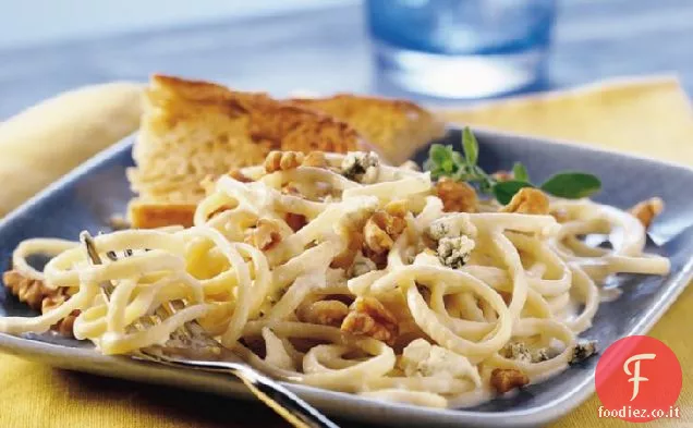 Linguine di Gorgonzola con Noci Tostate