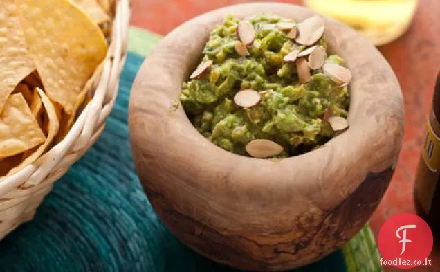 Guacamole di Mandorle tostate con Albicocche