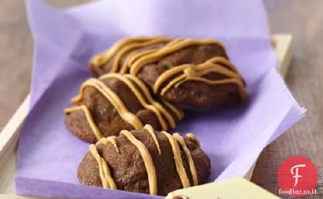 Biscotti al cioccolato ripieni di burro di arachidi