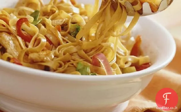 Pollo asiatico e tagliatelle