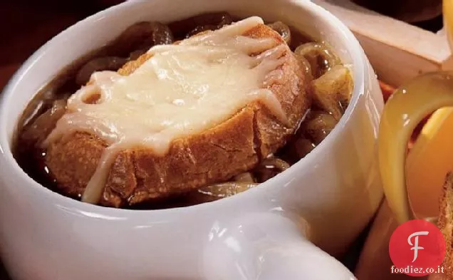 Zuppa di cipolle francese Gratinée