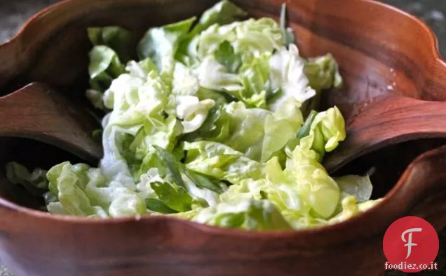 Lattuga al burro e insalata di erbe da giardino Ricetta