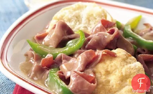 Manzo e peperoni con biscotti al formaggio