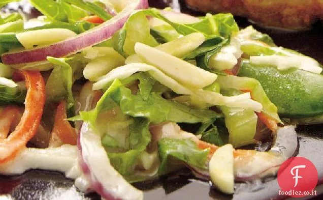 Asiatico gettato insalata