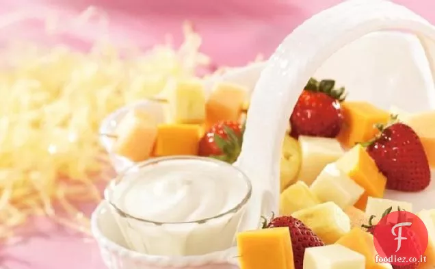 Kabobs multi frutta e formaggio con salsa cremosa