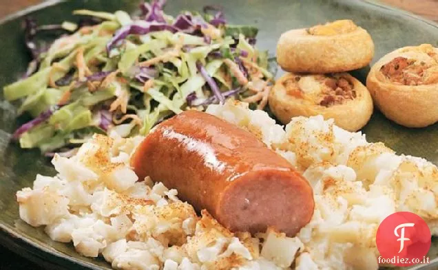 Casseruola di patate e salsiccia tedesca