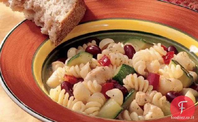 Zuppa italiana di pollo e fagioli