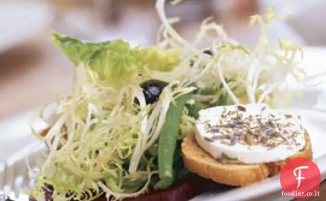 Verdure fresche con barbabietole arrostite, fagiolini Verdi e formaggio di capra C