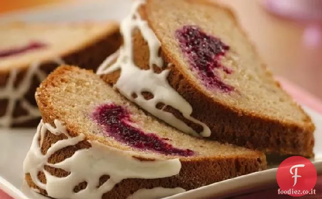 Torta al caffè con panna acida al mirtillo con glassa arancione