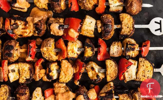 Halloumi alla griglia e spiedini di verdure