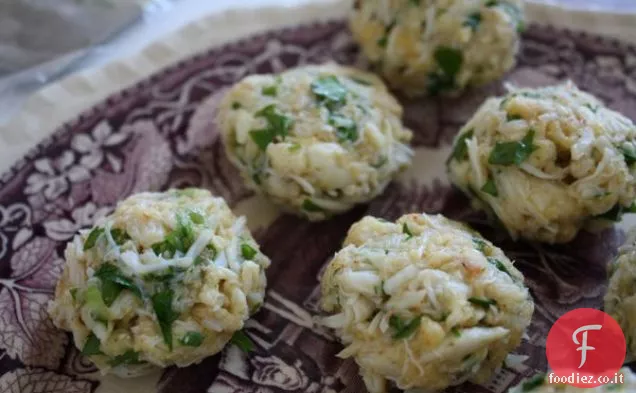 Torte di granchio con cipolla verde e senape