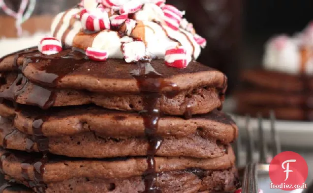 Vasetti di pancake a strati di biscotti alla menta al cioccolato