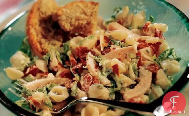 Insalata di pasta di tacchino Club con condimento al limone e basilico