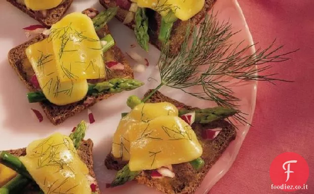 Asparagi arrostiti e tartine di Gouda