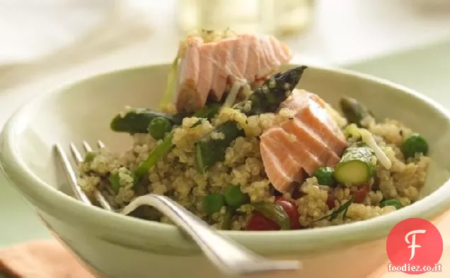 Pilaf di quinoa con salmone e asparagi