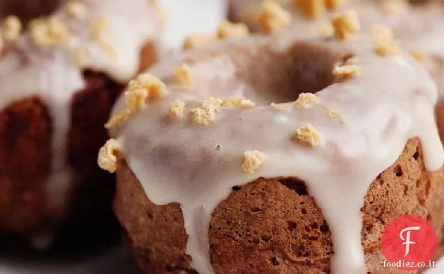 Ciambelle al cioccolato al forno con smalto acero