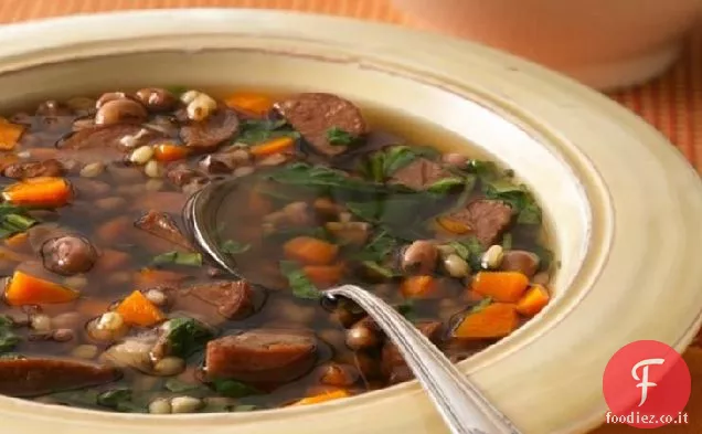 Zuppa di piselli e salsiccia dagli occhi neri a cottura lenta