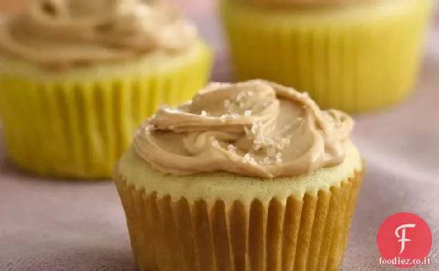 Cupcakes alla vaniglia con caramello Glassa di sale marino