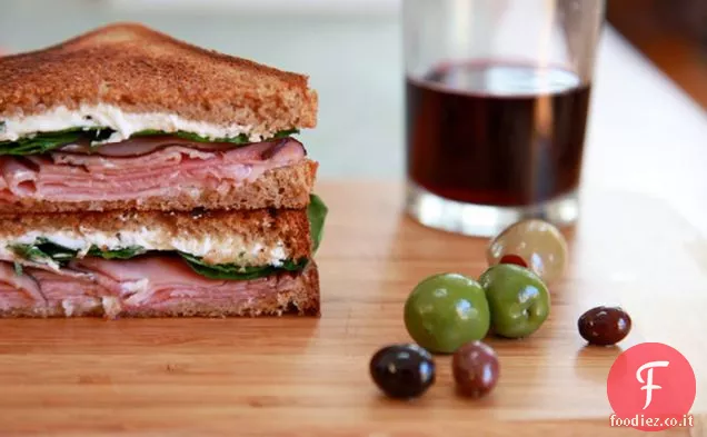 Panino con spinaci Formaggio di capra Prosciutto