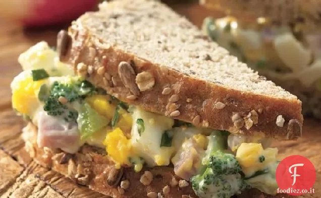 Panini con insalata di prosciutto e uova