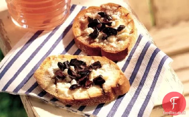 Feta alla griglia e pane alle olive