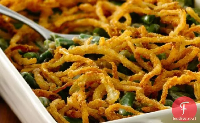 Casseruola di fagioli verdi senza glutine con cipolle fritte