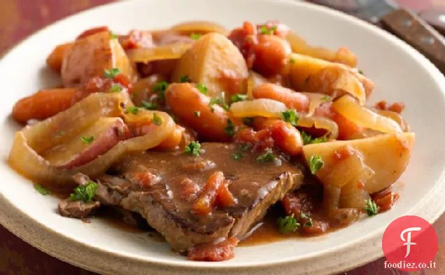 Cena di bistecca svizzera a cottura lenta
