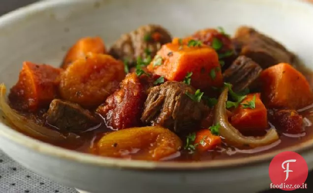 Stufato di manzo colombiano a cottura lenta e patate dolci