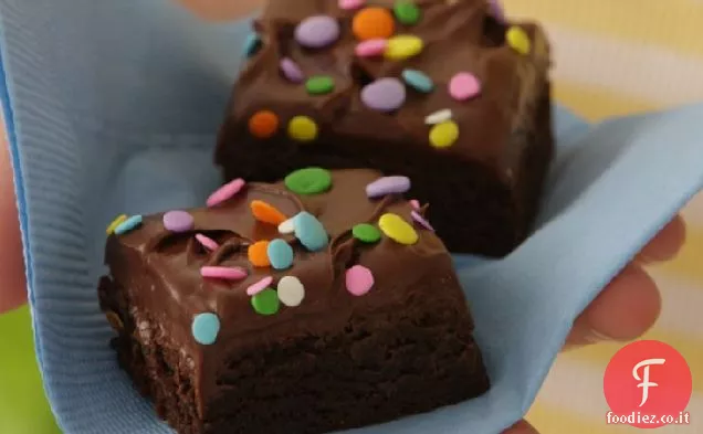 Brownies glassati cosparsi di caramelle
