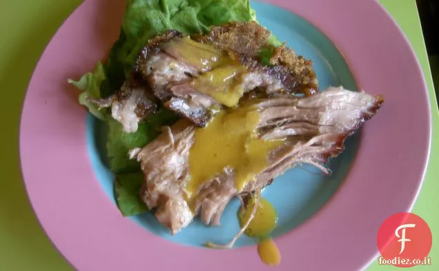Spalla di maiale arrosto con salsa di senape e zenzero