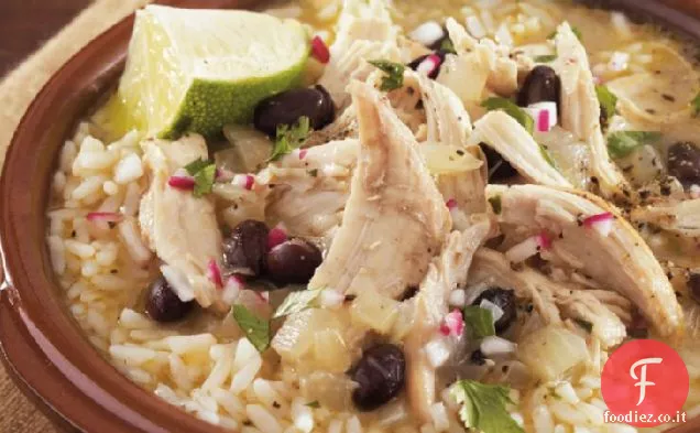 Zuppa di pollo caraibica a cottura lenta con lime e coriandolo