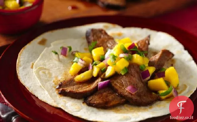 Tacos di bistecca al fianco con salsa di Mango
