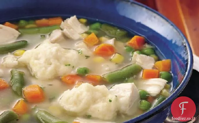 Zuppa di pollo e verdure con gnocchi