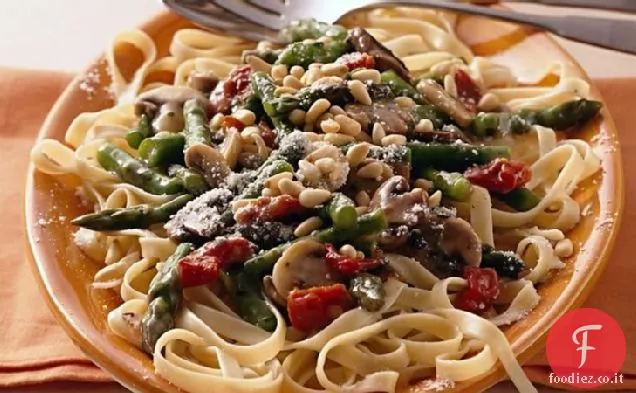 Fettuccine con Asparagi e Funghi