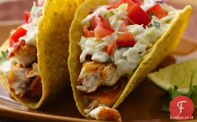 Tacos di pesce piccante con salsa di lime fresco