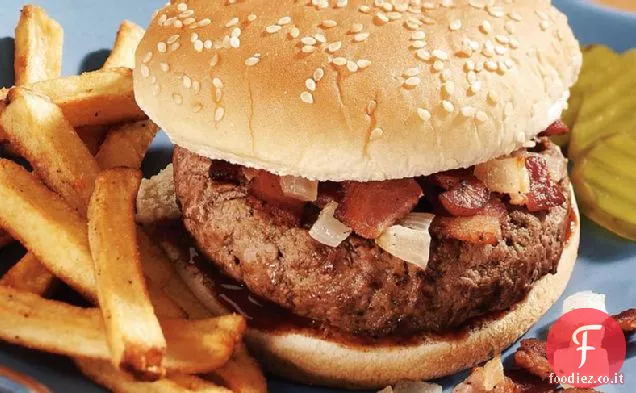 Hamburger soffocati con pancetta e cipolla