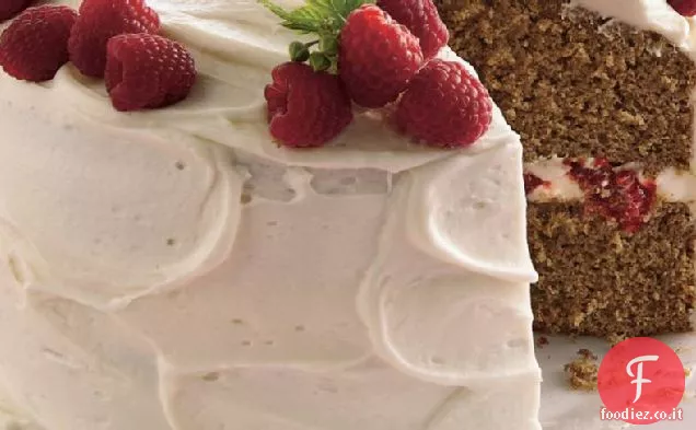 Torta di spezie con ripieno di lamponi e glassa di crema di formaggio