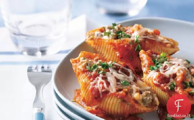 Gusci di pasta di manzo a tre formaggi