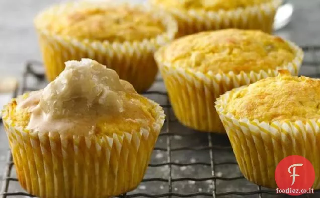 Cornbread Cupcakes con acero burro Topping