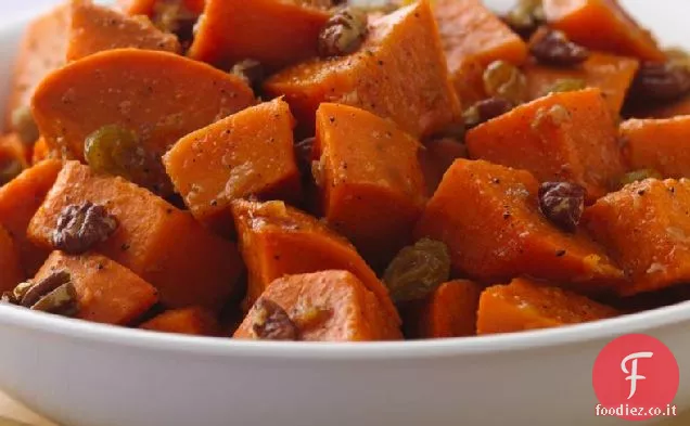 Insalata di patate dolci con condimento all'arancia e zenzero