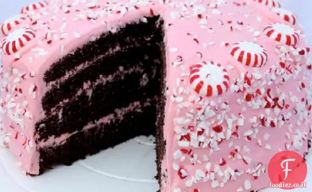 Torta al cioccolato fondente con glassa di crema di formaggio alla menta rosa