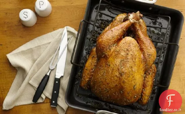 Tacchino arrosto profumato alle erbe con ripieno di pane di mais