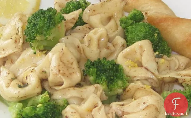 Tortellini di tre formaggi al burro e broccoli rosolati
